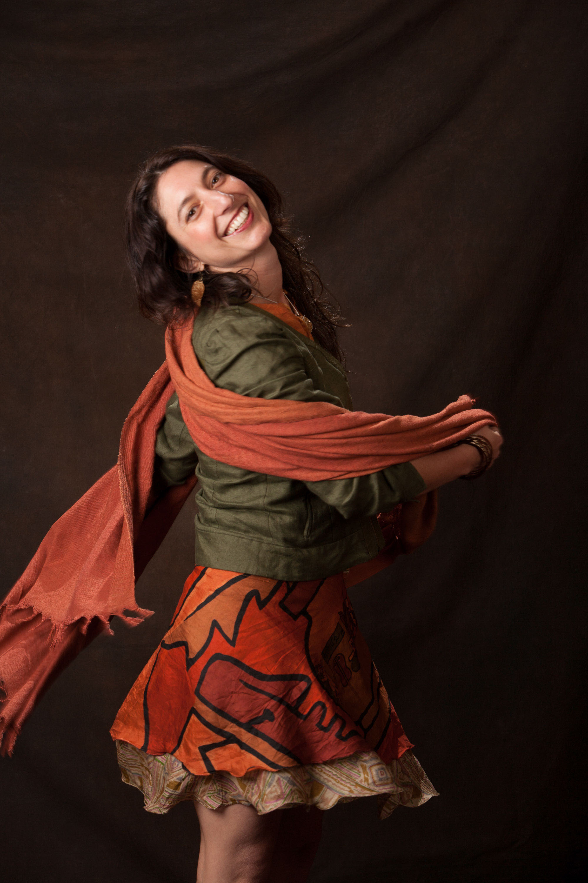 A joyous energetic portrait in browns and golds of comedian Alicia Dattner